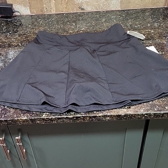 VOGO Athletica Black Skort 92% Polyester 8% Spandex Sz L - Picture 1 of 5